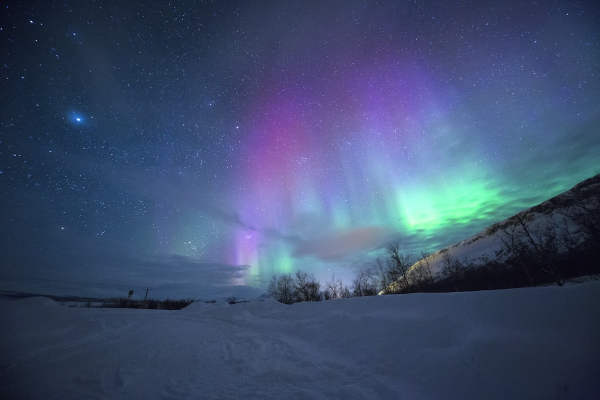 Alaska Yukon corridor travel eSIM planning for Anchorage Tok Whitehorse polar self-drive and photography route
