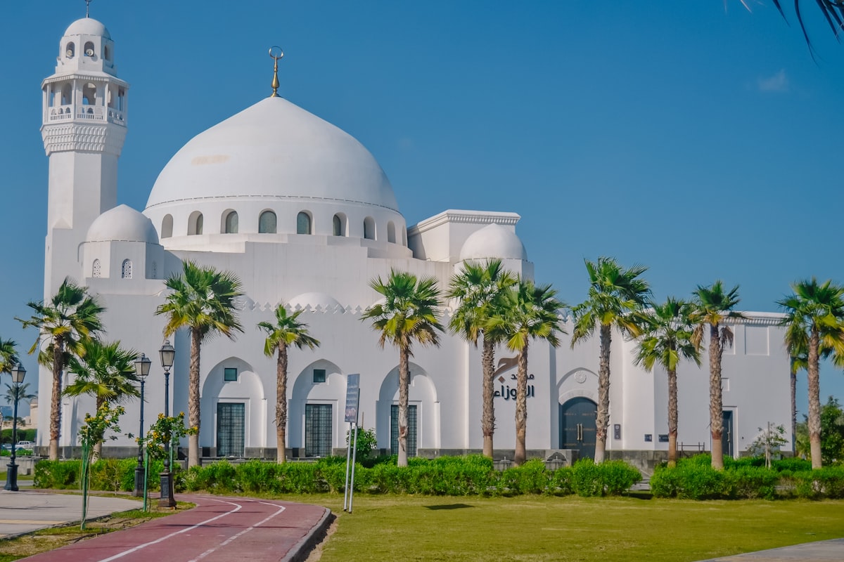 Jordan and Egypt connected travel eSIM — Dead Sea, Petra ancient city, Red Sea Aqaba, Cairo and Nile corridor; 5G and personal hotspot planning