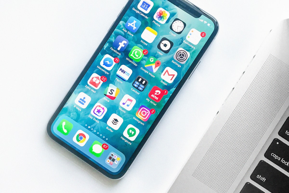 2026 數位遊民 Apple 衛星 SOS 與旅行 eSIM 雙卡視訊決策矩陣